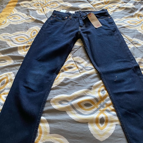 Men’s Slim Taper Levi jeans - Picture 3 of 4
